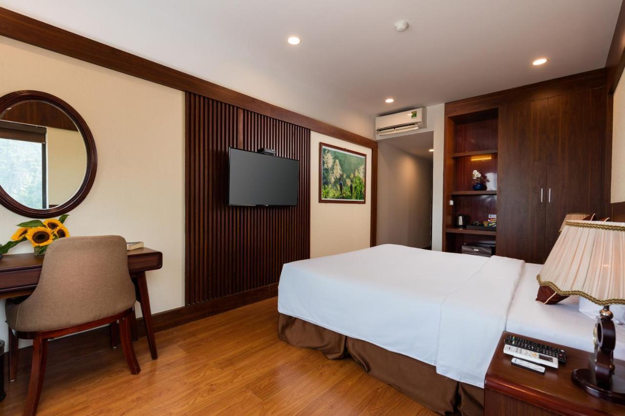 Liberty Hall Tam Coc Hotel & Villa Нин Бин Екстериор снимка