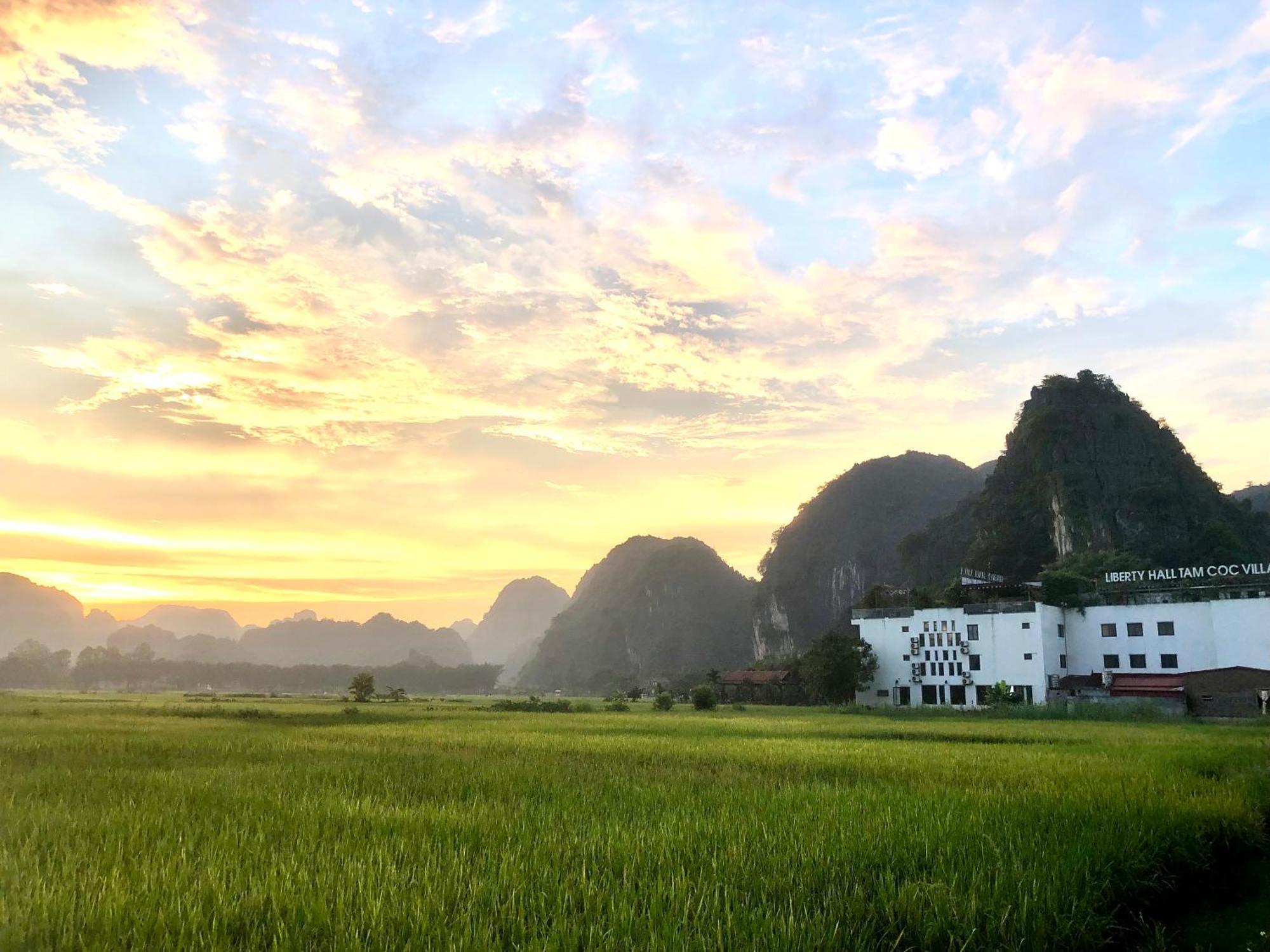 Liberty Hall Tam Coc Hotel & Villa Нин Бин Екстериор снимка